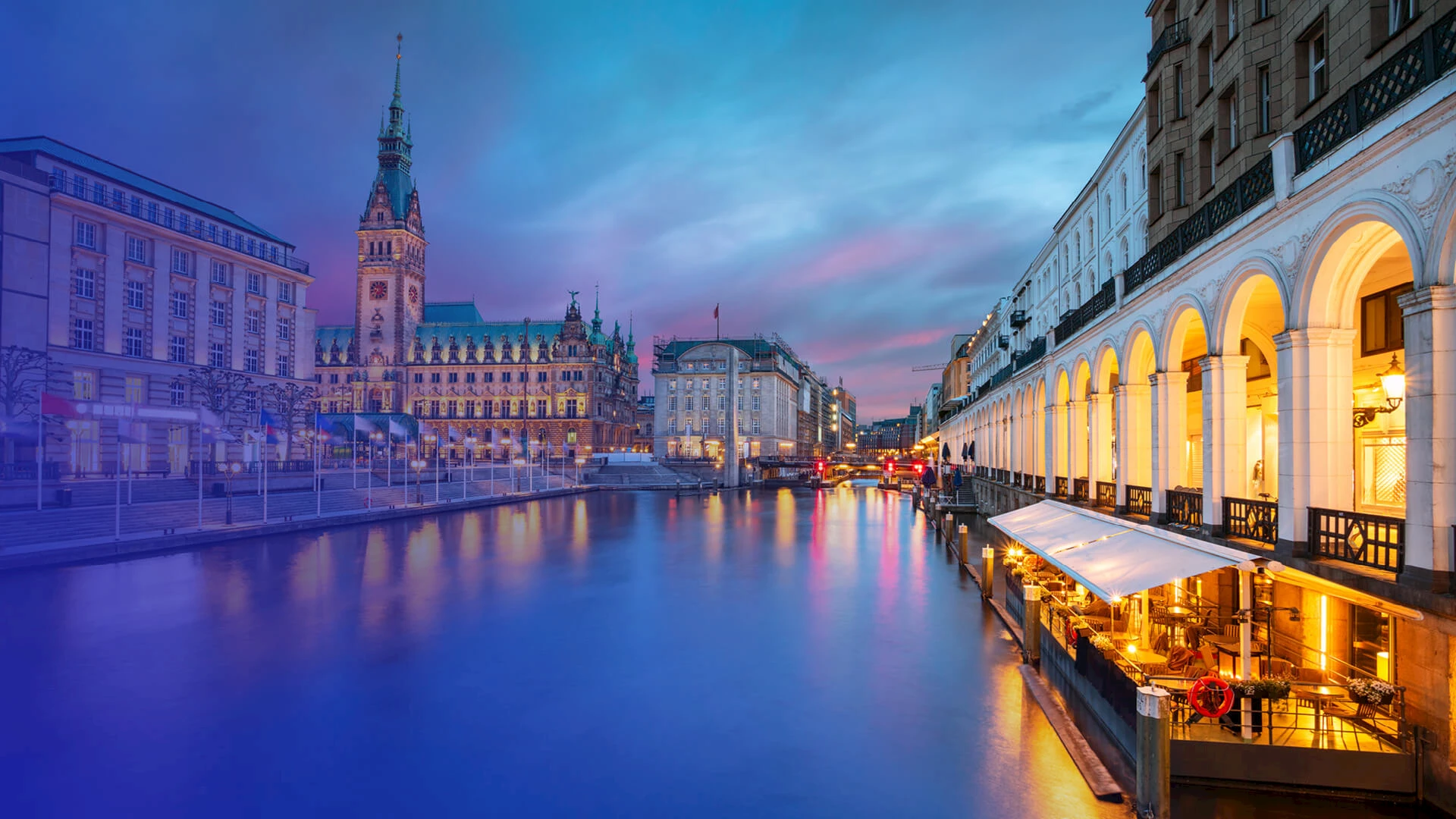 Hamburg in der Abenddämmerung